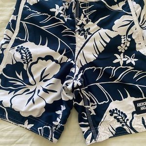 Men’s swimming trunks